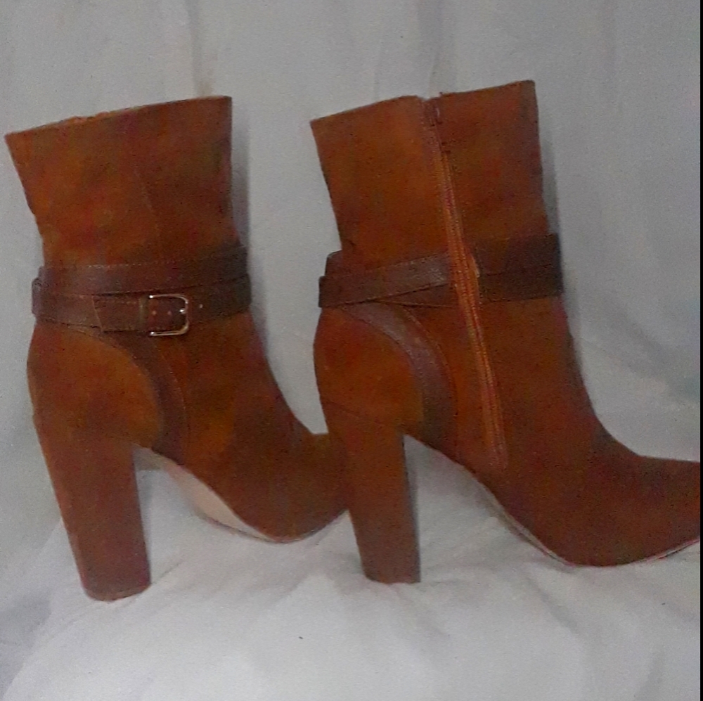Shoes - Picture 2 of 8